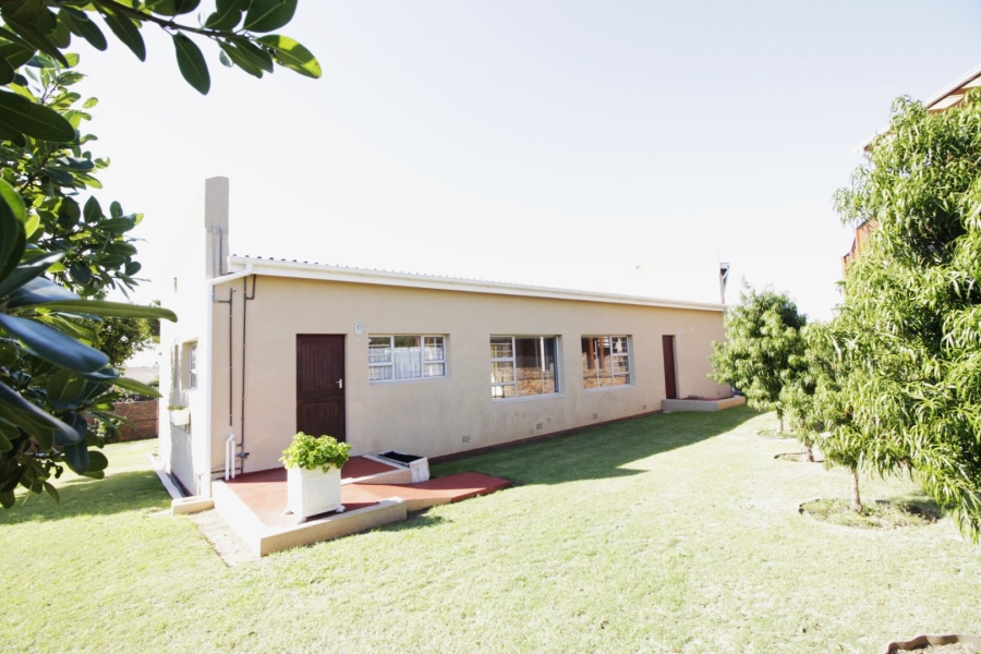 4 Bedroom Property for Sale in Wavecrest Eastern Cape